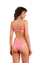 Załaduj obraz do przeglądarki galerii, Model Back: Rio De Sol Haut Top Shimmer-Confetti Bandeau-Joy