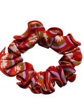 Załaduj obraz do przeglądarki galerii, Product Front: Rio De Sol Chouchou Floral-Scales Scrunchie