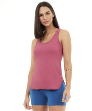 Załaduj obraz do przeglądarki galerii, Model Front: Alto Giro Fitness Haut Regata Skin Fit Alongada Roxo Reset