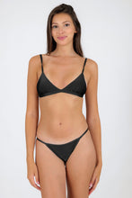 Załaduj obraz do przeglądarki galerii, Model Front: Rio De Sol Ensemble Set Shimmer-Black Tri-Fixo California