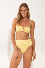 Załaduj obraz do przeglądarki galerii, Model Front: Rio De Sol Bas Bottom Drift-Butterglow Hotpants