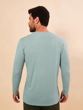 Załaduj obraz do przeglądarki galerii, Model Back: Uv Line T-Shirt Longsleeve New Fit Masc Verde Agua Upf50+