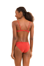 Załaduj obraz do przeglądarki galerii, Model Back: Rio De Sol Ensemble Set Malibu-Chili Balconet Essential-Comfy