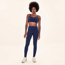 Załaduj obraz do przeglądarki galerii, Model Front: Uv Line Fitness Bas Legging Fit Aspen Navy Blue Upf50+