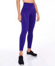 Załaduj obraz do przeglądarki galerii, Model Front: Alto Giro Fitness Bas Legging Blackout Ii Laser E Fusao Roxo Eletric