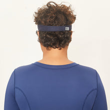 Załaduj obraz do przeglądarki galerii, Model Back: Uv Line Visière Visor Athletic Dry Fem Navy Blue Upf50+