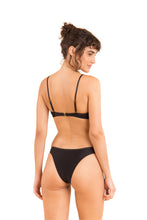 Załaduj obraz do przeglądarki galerii, Model Back: Rio De Sol Ensemble Set Shimmer-Black Bandeau-Joy Essential