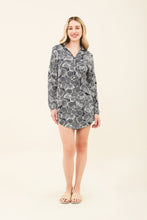 Załaduj obraz do przeglądarki galerii, Model Front: Uv Line Chemise Shirtdress Dalia Marinho Upf50+