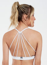 Załaduj obraz do przeglądarki galerii, Model Back: Alto Giro Fitness Haut Top Up Co2 Rolete Frente E Costas Branco