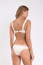 Załaduj obraz do przeglądarki galerii, Model Back: Rio De Sol Bas Bottom Malibu-Natural Essential
