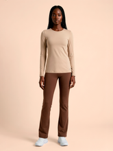 Załaduj obraz do przeglądarki galerii, Model Front: Uv Line T-Shirt Longsleeve Fem New Fit Sand Upf50+