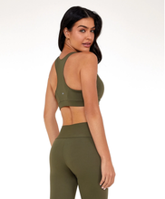 Załaduj obraz do przeglądarki galerii, Model Back: Alto Giro Fitness Haut Top Hyper Costas Nadador Verde Olive