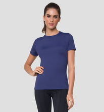 Załaduj obraz do przeglądarki galerii, Model Back: Uv Line Fitness Haut T-Shirt Uvpro Fem Navy Blue Upf50+