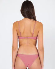 Załaduj obraz do przeglądarki galerii, Image 06: Rio De Sol Ensemble Set Shimmer-Confetti Bandeau-Knot Essential