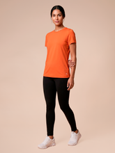 Załaduj obraz do przeglądarki galerii, Model Front: Uv Line Haut De Plage T-Shirt Uvpro Fem Pitanga Upf50+