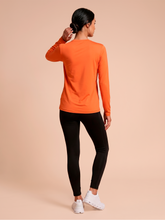 Załaduj obraz do przeglądarki galerii, Model Back: Uv Line T-Shirt Longsleeve Uvpro Fem Pitanga Upf50+