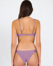 Załaduj obraz do przeglądarki galerii, Image 06: Rio De Sol Ensemble Set Shimmer-Harmonia Bandeau-Knot Essential