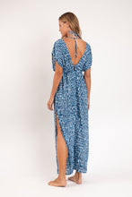 Załaduj obraz do przeglądarki galerii, Model Back: Rio De Sol Vêtement De Plage Chuva Long Dress Soleil