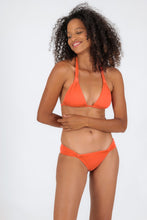Załaduj obraz do przeglądarki galerii, Model Front: Rio De Sol Ensemble Set Light-Peach Mel