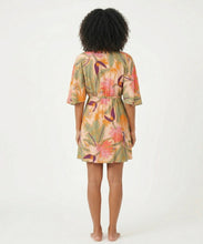 Załaduj obraz do przeglądarki galerii, Model Back: Rio De Sol Mini Dress Oasis Mini Dress
