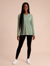 Załaduj obraz do przeglądarki galerii, Model Front: Uv Line T-Shirt Longsleeve Fem New Fit Mix Grey Upf50+