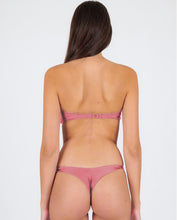 Załaduj obraz do przeglądarki galerii, Image 06: Rio De Sol Ensemble Set Shimmer-Confetti Bandeau-Knot Nice-Fio