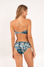 Załaduj obraz do przeglądarki galerii, Model Back: Rio De Sol Ensemble Set Azule Sara Amy