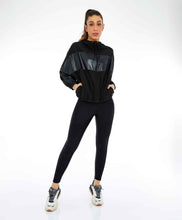 Załaduj obraz do przeglądarki galerii, Image 08: Alto Giro Fitness Haut Jaqueta Tecnospan Recortes Preto