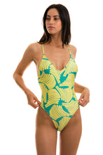 Załaduj obraz do przeglądarki galerii, Model Front: Rio De Sol Une Pièce Banana Yellow Hype