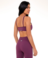 Załaduj obraz do przeglądarki galerii, Model Back: Alto Giro Fitness Haut Top Sem Costura Essential Roxo Wine