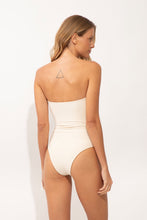 Załaduj obraz do przeglądarki galerii, Model Back: Rio De Sol Une Pièce Malibu-Natural Sara-Op