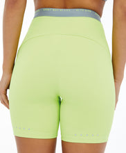 Załaduj obraz do przeglądarki galerii, Model Back: Alto Giro Fitness Bas Bermuda Hyper Elastico Costas Verde Sharp