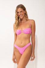 Załaduj obraz do przeglądarki galerii, Model Front: Rio De Sol Ensemble Set Crespinho-Rosa Zaya Nara