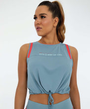 Załaduj obraz do przeglądarki galerii, Model Front: Alto Giro Fitness Haut Regata Eco Skin Fit Recortes E Regulagem Cinza Lead