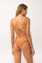 Załaduj obraz do przeglądarki galerii, Model Back: Rio De Sol Haut Top Shimmer-Nocciola Lia-Noa