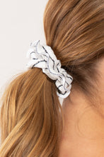 Załaduj obraz do przeglądarki galerii, Image 03: Rio De Sol Chouchou Linea-White Scrunchie