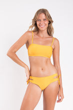Załaduj obraz do przeglądarki galerii, Model Front: Rio De Sol Ensemble Set Solar Bandeau-Reto Madrid