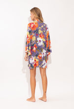 Załaduj obraz do przeglądarki galerii, Model Back: Rio De Sol Robe De Plage Garden-Flower Kimono
