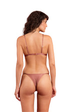 Załaduj obraz do przeglądarki galerii, Model Back: Rio De Sol Haut Top Shimmer-Copper Tri-Fixo
