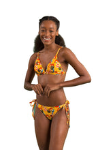 Załaduj obraz do przeglądarki galerii, Model Front: Rio De Sol Ensemble Set Stories Tri-Fixo Cheeky-Micro