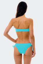 Załaduj obraz do przeglądarki galerii, Model Back: Rio De Sol Ensemble Set Breeze Bandeau-Reto Madrid