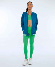 Załaduj obraz do przeglądarki galerii, Model Front: Alto Giro Fitness Haut Jaqueta Aerofit Bomber Com Punhos Verde Deep Lagon