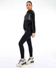 Załaduj obraz do przeglądarki galerii, Image 04: Alto Giro Fitness Haut Jaqueta Tecnospan Recortes Preto