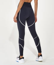 Załaduj obraz do przeglądarki galerii, Model Back: Alto Giro Fitness Bas Legging Body Tex Breeze Com Refletivo Preto