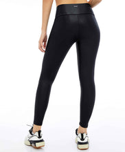 Załaduj obraz do przeglądarki galerii, Model Back: Alto Giro Fitness Bas Legging Couro Com Recorte Rebatidos Preto