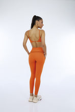 Załaduj obraz do przeglądarki galerii, Model Back: Alto Giro Fitness Bas Legging Hyper Regulagem No Cos Laranja Orangeade