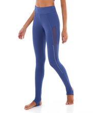 Załaduj obraz do przeglądarki galerii, Model Front: Alto Giro Fitness Bas Legging Staff Com Tule E Silk Azul Movement