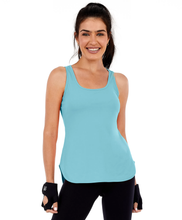 Załaduj obraz do przeglądarki galerii, Model Front: Alto Giro Fitness Haut Regata Skin Fit Alongada Gola V Azul Waters