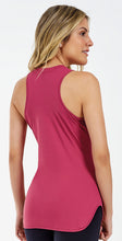 Załaduj obraz do przeglądarki galerii, Model Back: Alto Giro Fitness Haut Regata Skin Fit Alongada Gola V Rosa