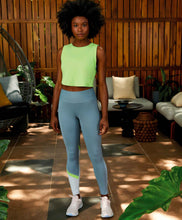 Załaduj obraz do przeglądarki galerii, Image 02: Alto Giro Fitness Haut Regata Skin Fit Cropped Refletivo Verde Sharp